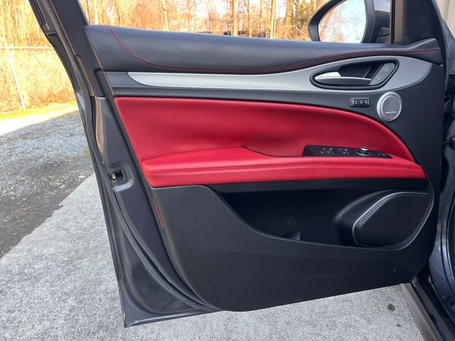 Used 2019 Alfa Romeo Stelvio Ti Sport w/ Quick Order Package 22S Sport image 10