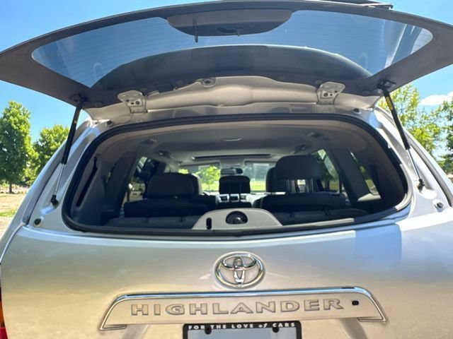 Used 2010 Toyota Highlander Limited AWD/4WD image 19