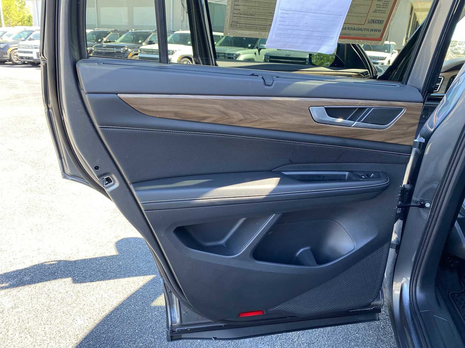 Used 2024 Volkswagen Atlas SE w/ Black Wheel Package image 29