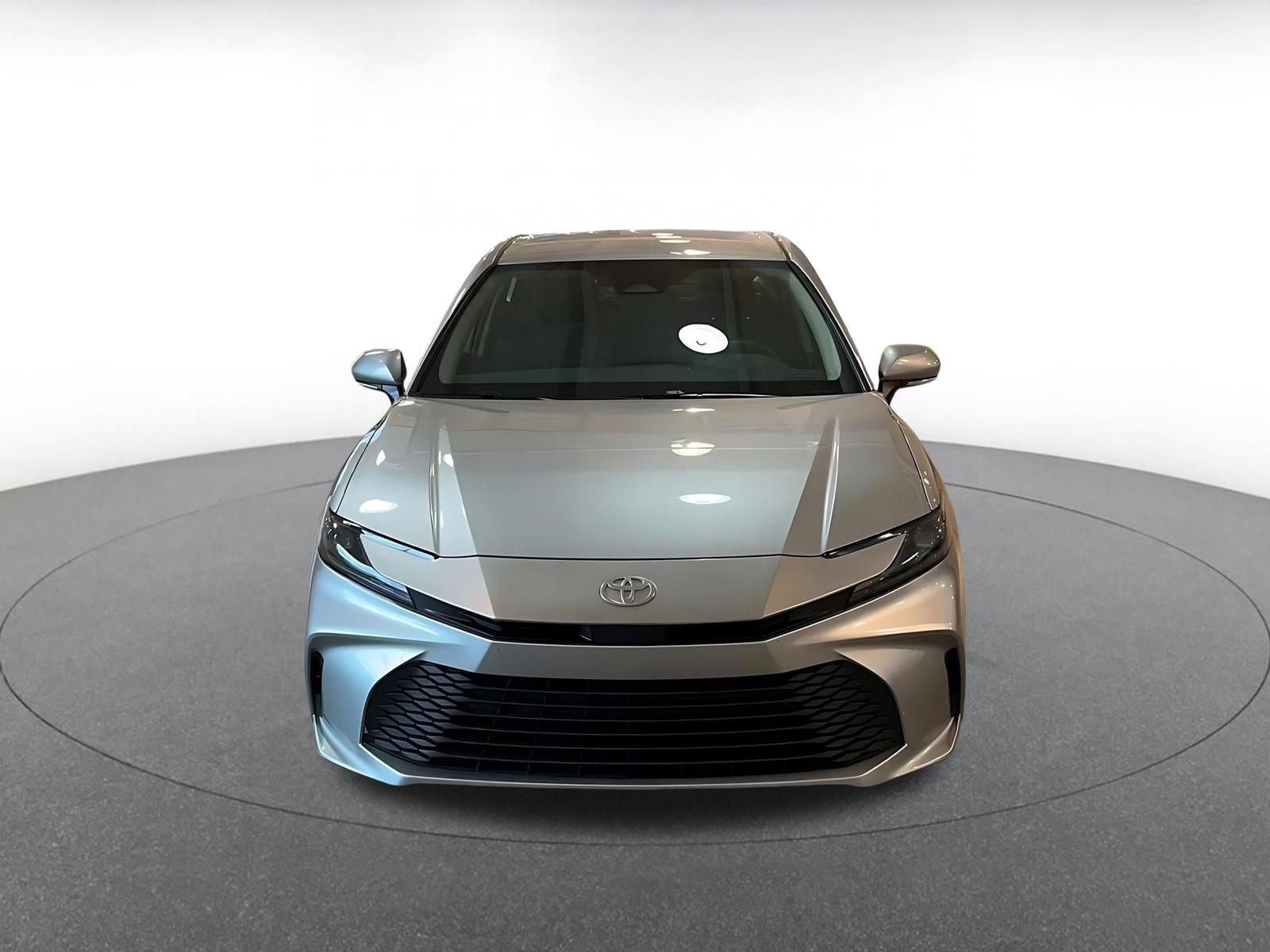 Used 2025 Toyota Camry LE FWD image 4