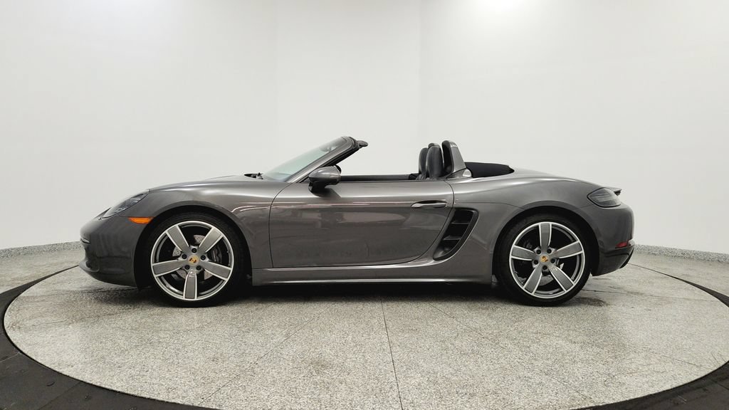 Used 2022 Porsche 718 Boxster RWD image 2