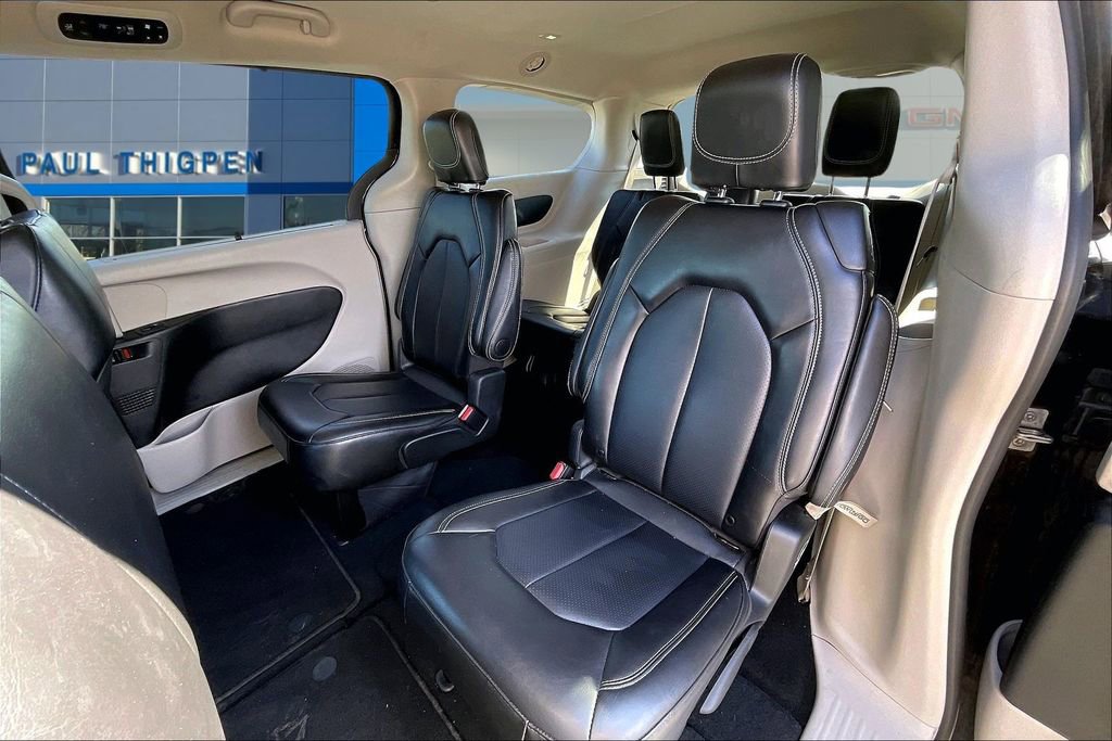 Used 2024 Chrysler Pacifica Touring-L image 22
