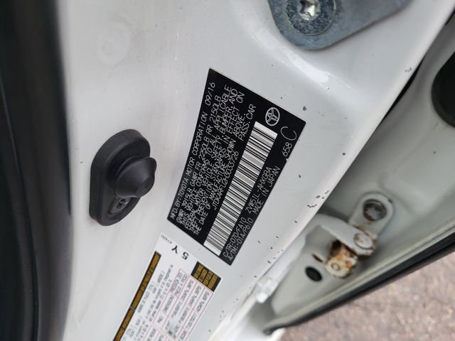 Used 2017 Toyota Prius Three image 27
