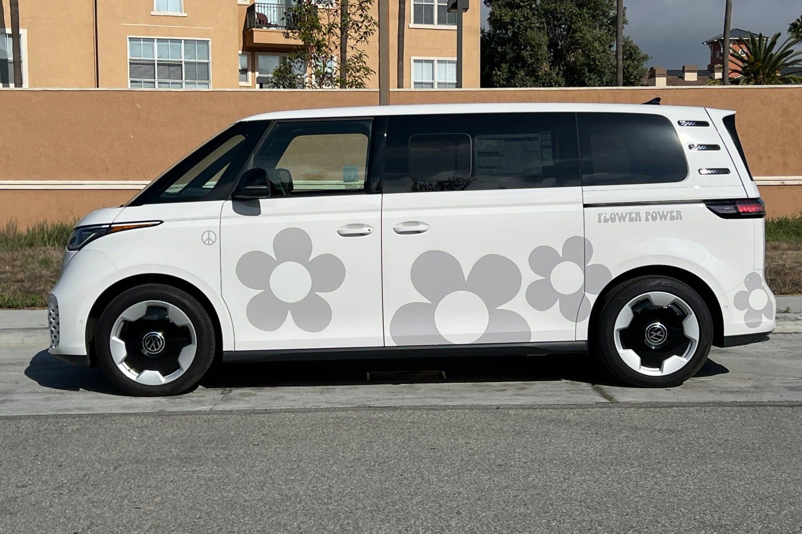 New 2025 Volkswagen ID. Buzz Pro S RWD image 7