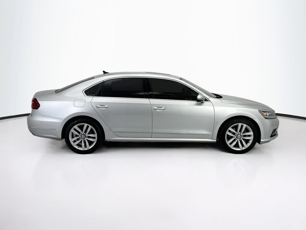 Used 2017 Volkswagen Passat 1.8T SEL Premium FWD image 4