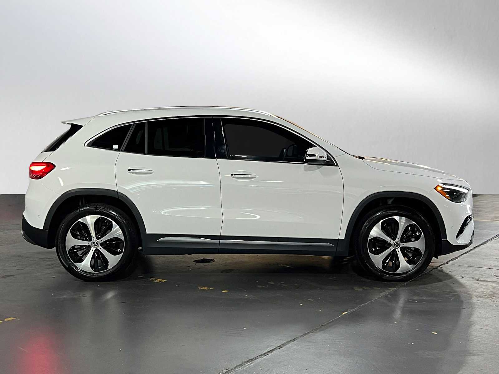 Used 2025 Mercedes-Benz GLA 250 4MATIC image 9