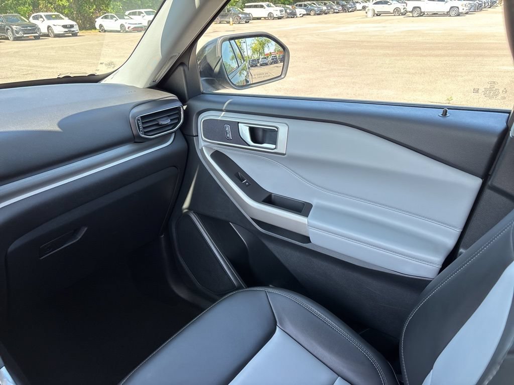 Used 2023 Ford Explorer XLT w/ Equipment Group 202A AWD/4WD image 27