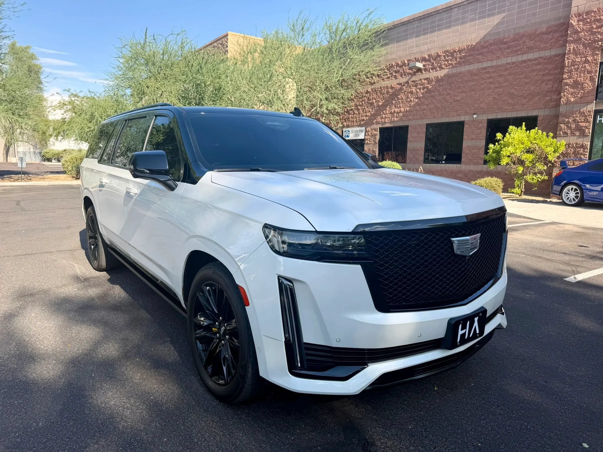 Used 2021 Cadillac Escalade ESV Sport Platinum w/ LPO, ONYX Package AWD/4WD image 3