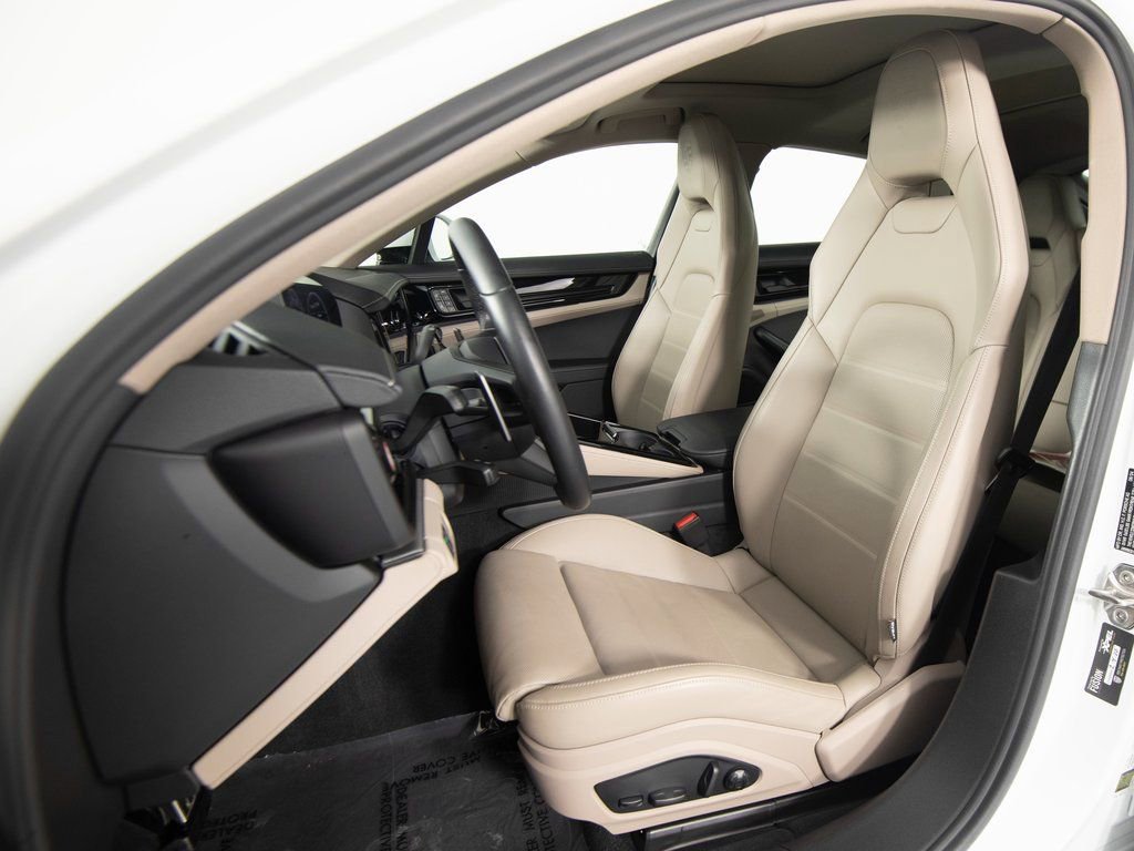 Certified 2025 Porsche Panamera 4 image 5