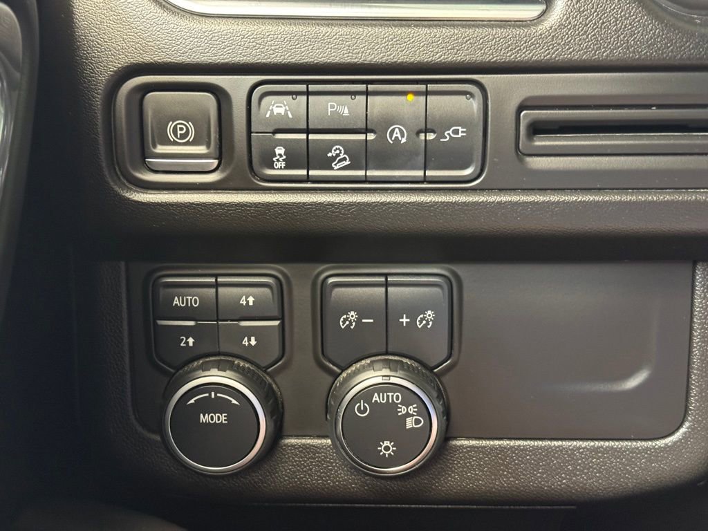 Used 2022 Chevrolet Suburban Z71 AWD/4WD image 31