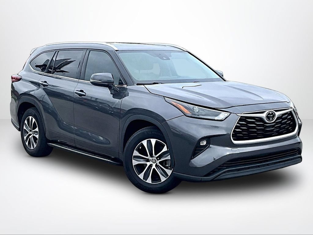 Used 2022 Toyota Highlander XLE FWD image 13
