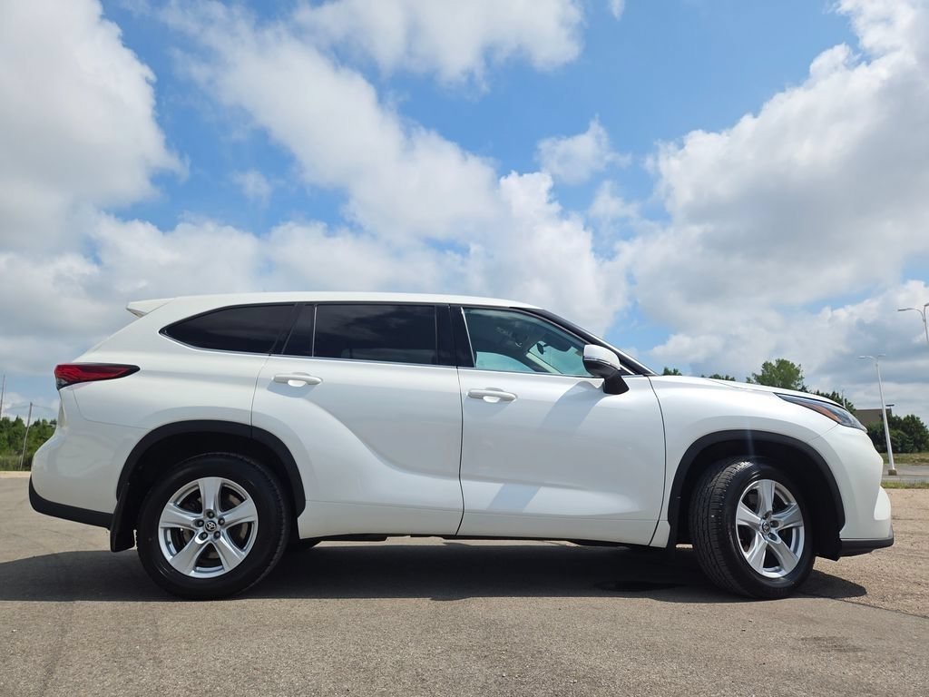 Used 2021 Toyota Highlander L AWD/4WD image 24