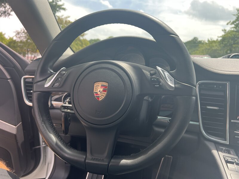 Used 2015 Porsche Panamera image 26