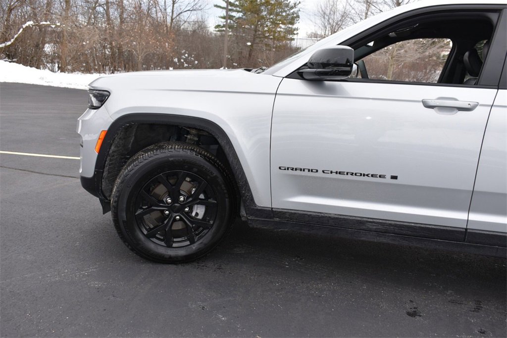 Used 2024 Jeep Grand Cherokee Altitude image 9