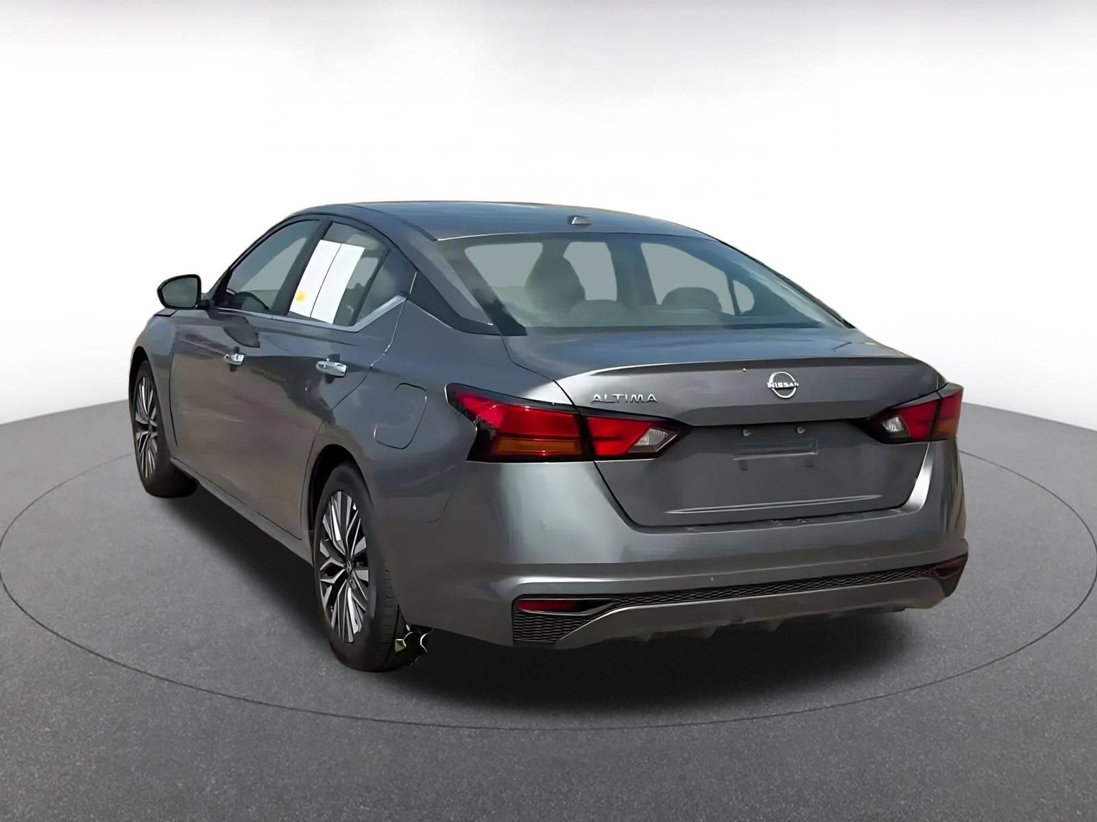 Used 2025 Nissan Altima 2.5 SV FWD image 10