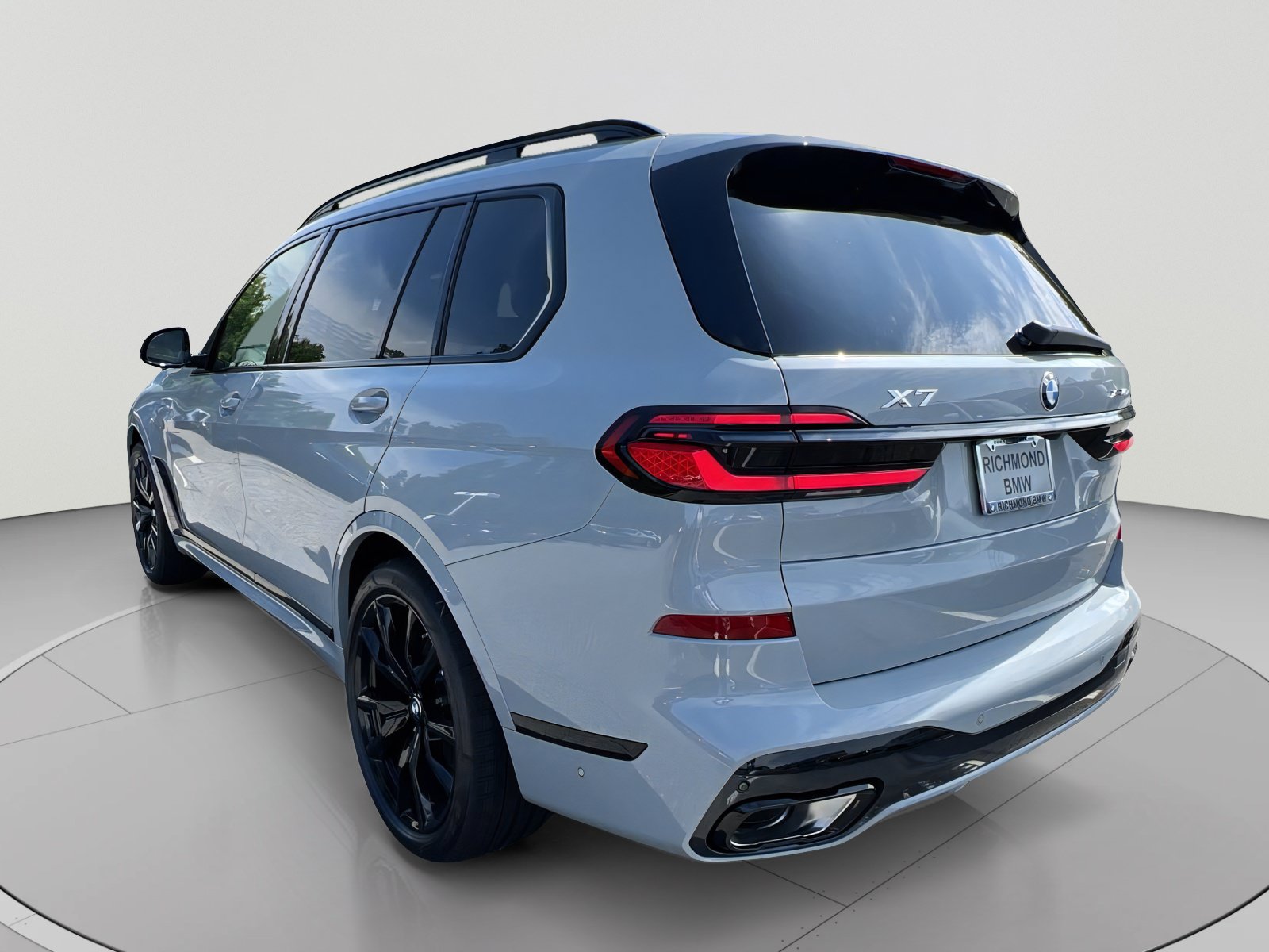 New 2027 BMW X7 xDrive40i w/ M Sport Package AWD/4WD image 3