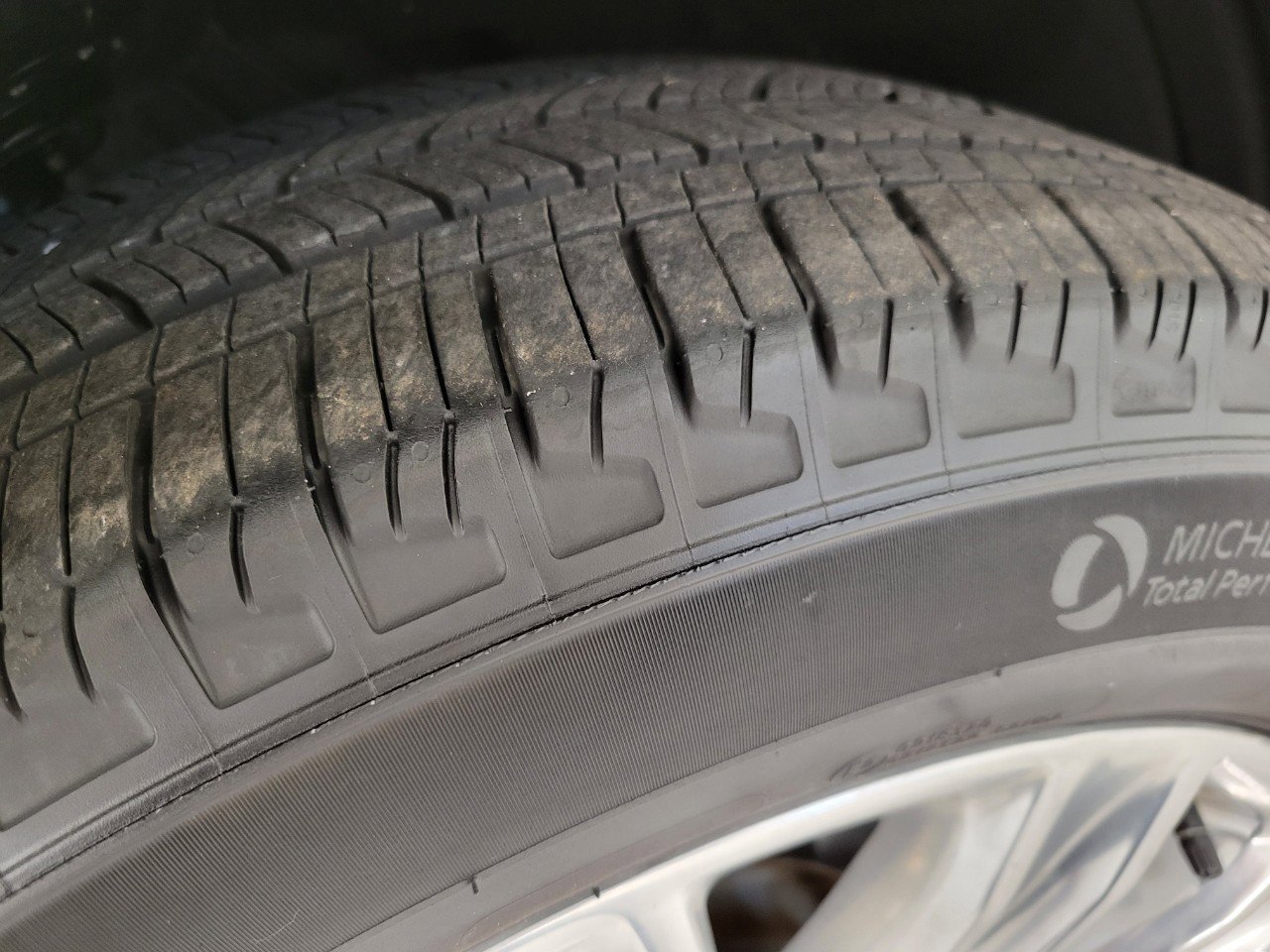 Used 2023 Ford Explorer Limited w/ Equipment Group 301A image 4