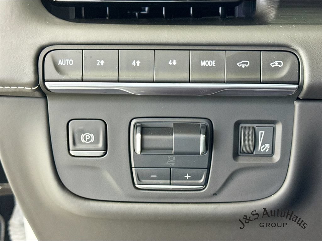 Used 2024 Cadillac Escalade Sport Platinum w/ LPO, ONYX Package AWD/4WD image 10