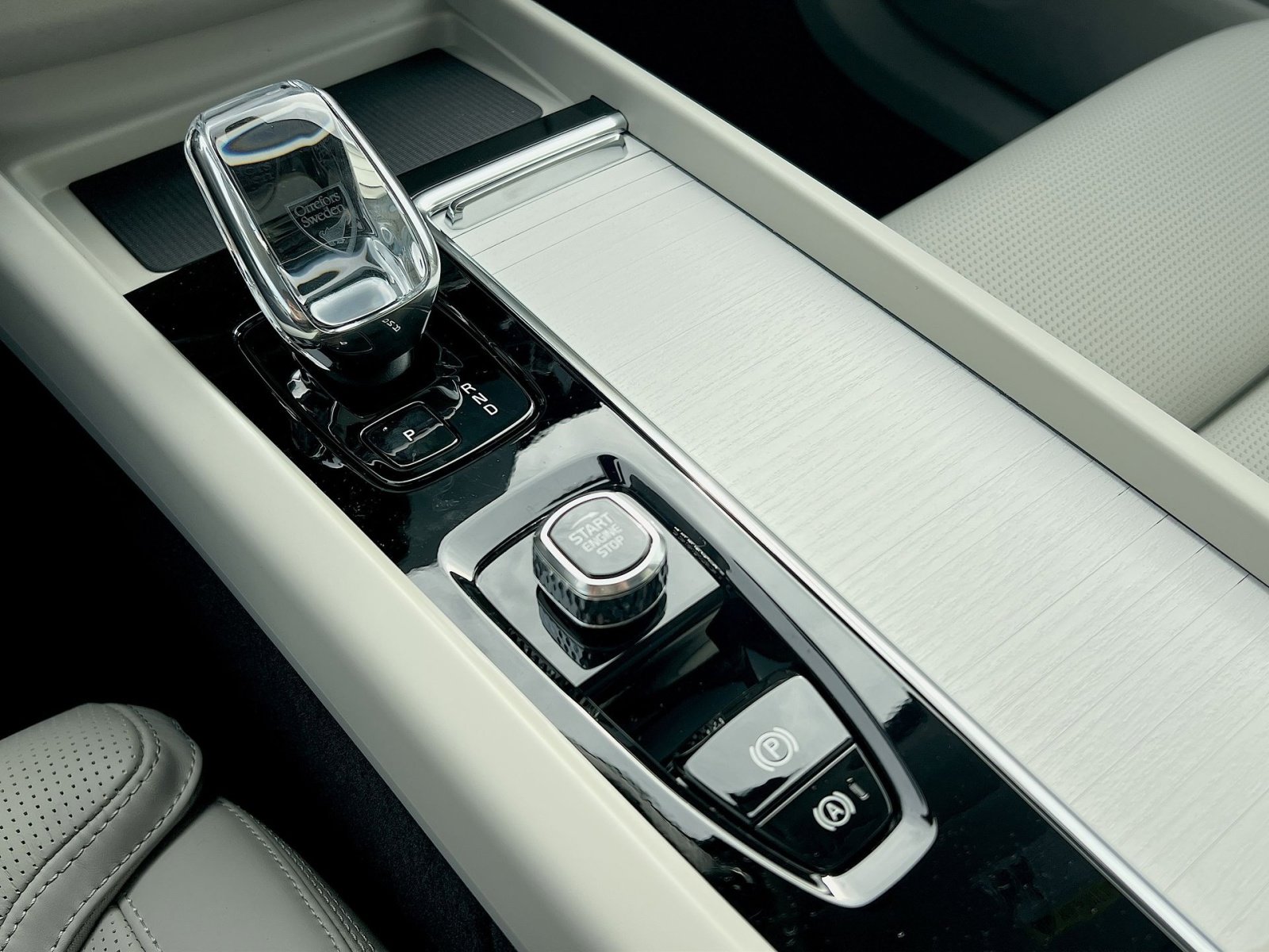 New 2026 Volvo XC60 B5 Ultra w/ Protection Package Premier image 22