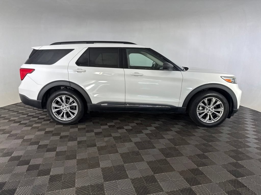 Used 2020 Ford Explorer XLT w/ Equipment Group 202A AWD/4WD image 4