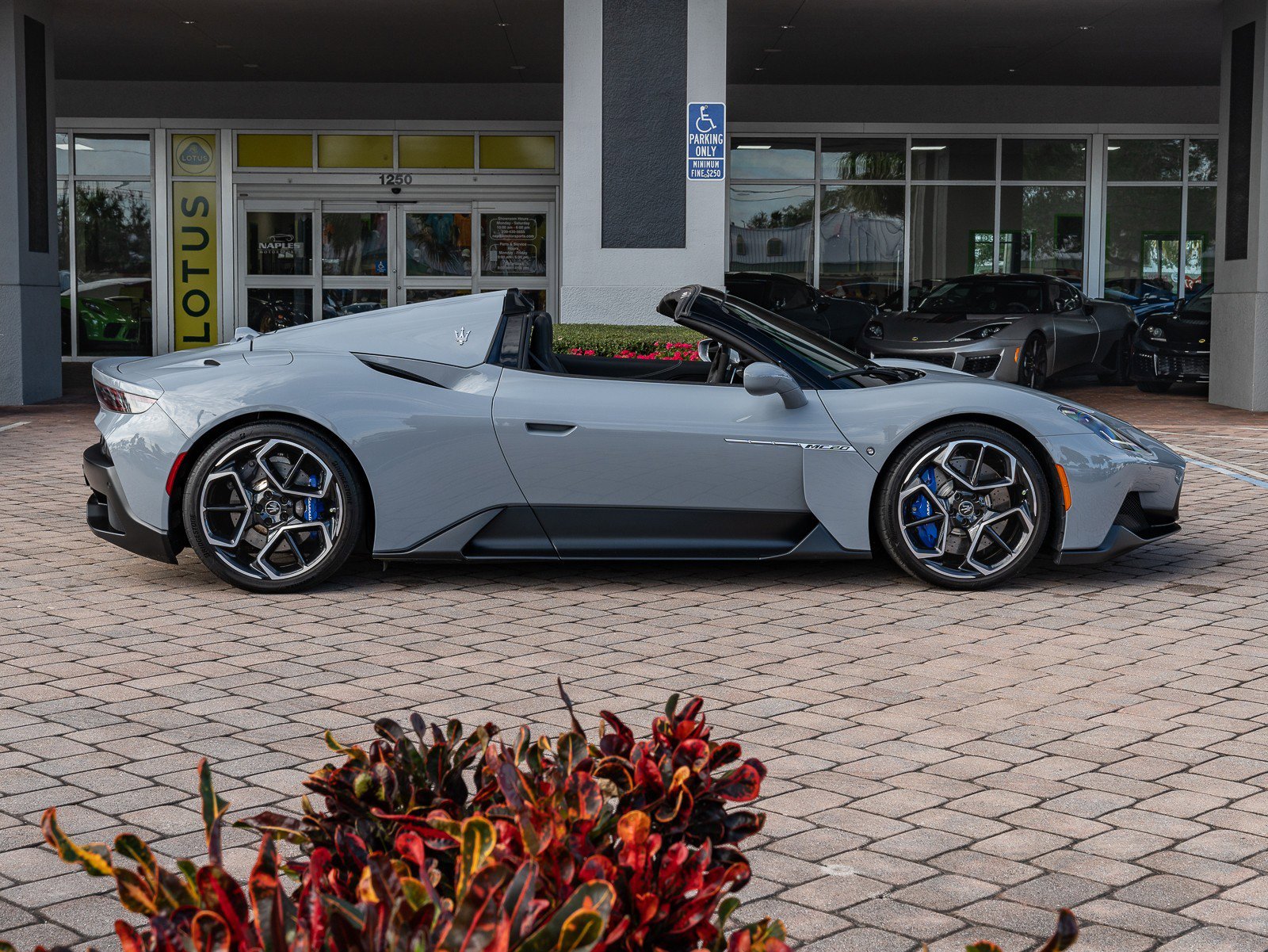 Used 2023 Maserati MC20 Spyder image 22