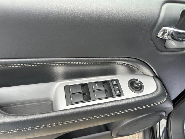 Used 2016 Jeep Compass High Altitude AWD/4WD image 14