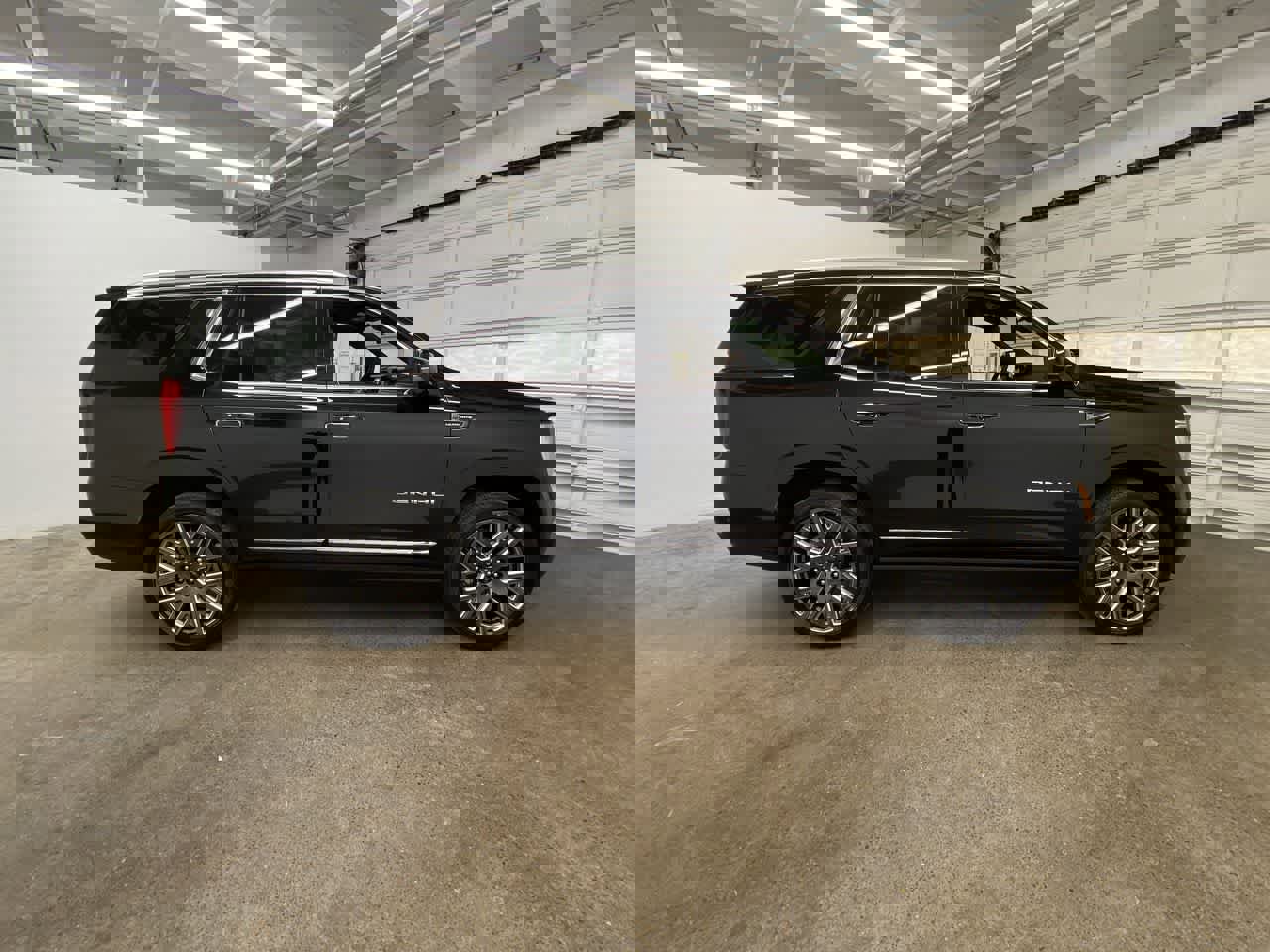 Used 2025 GMC Yukon Denali Ultimate w/ LPO, Floor Liner Package image 7