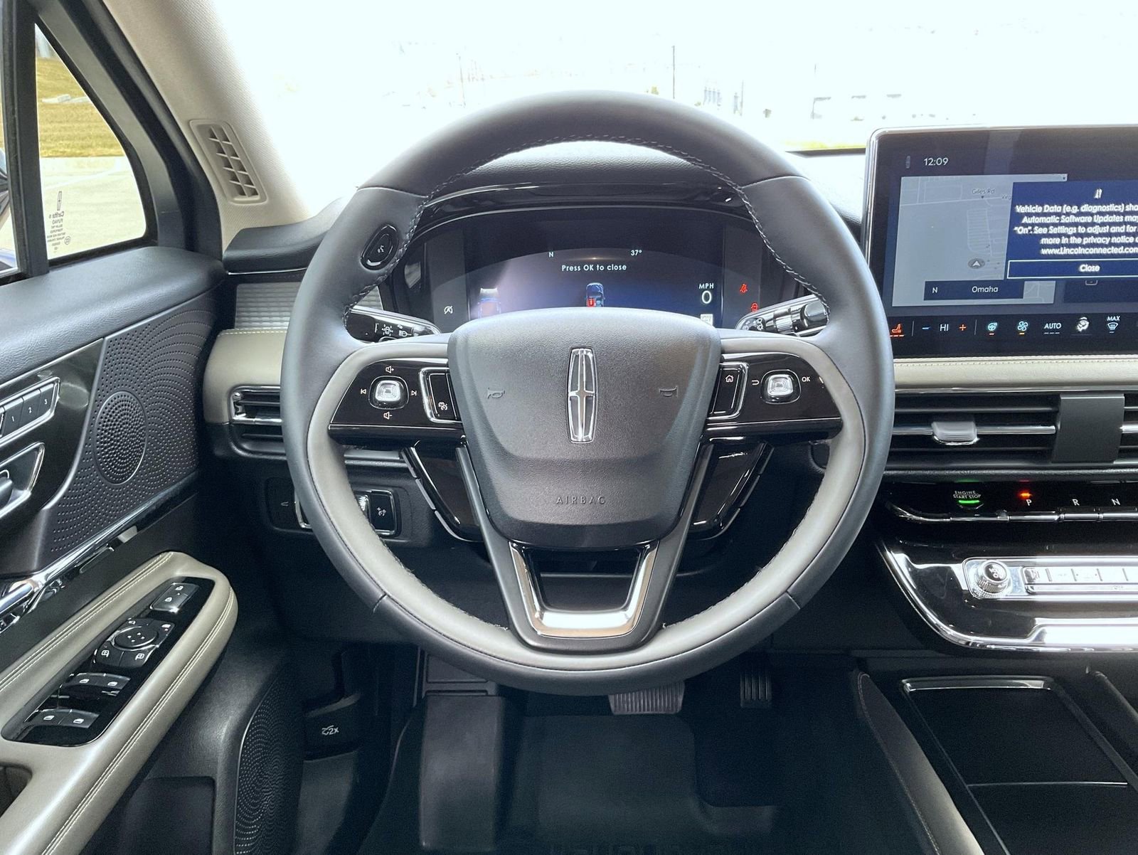 Certified 2024 Lincoln Corsair AWD w/ Equipment Group 101A image 11