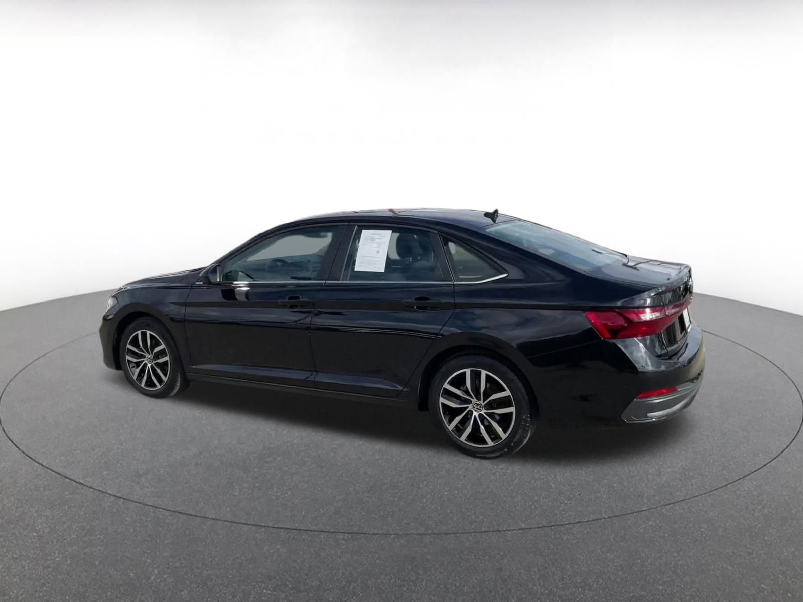 Used 2025 Volkswagen Jetta SE image 10