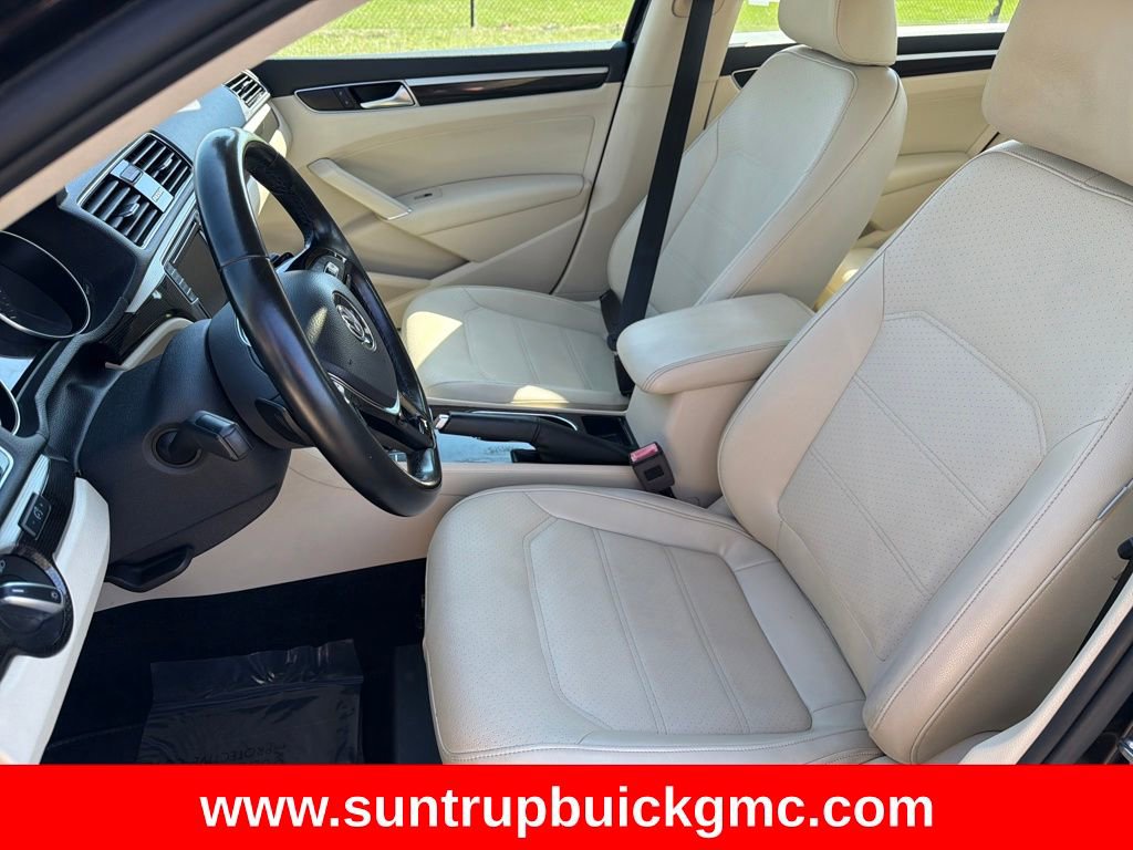 Used 2019 Volkswagen Passat 2.0T SE R-Line image 9