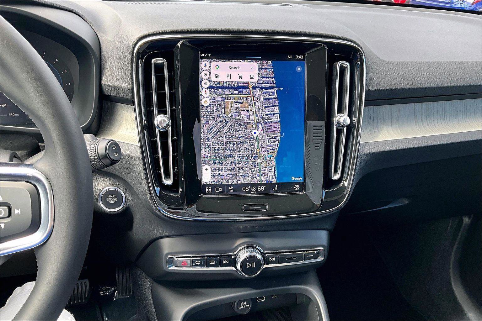 Used 2024 Volvo XC40 B5 Plus image 15