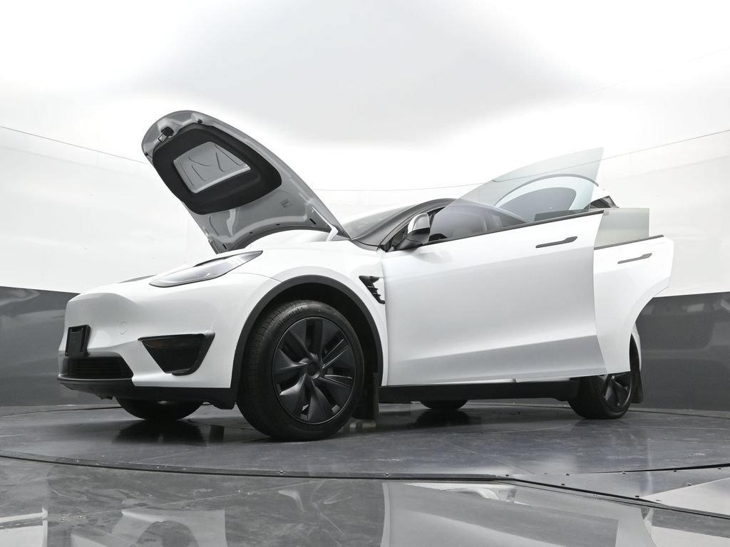 Used 2025 Tesla Model Y Long Range RWD image 40