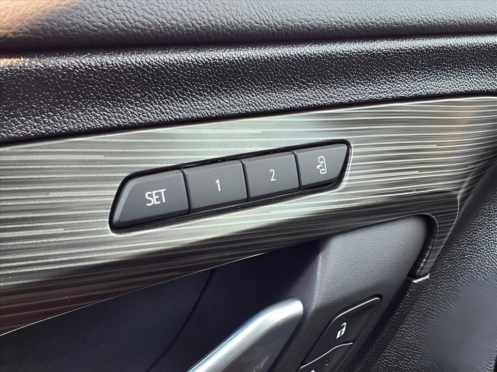 Used 2024 GMC Terrain SLT image 16