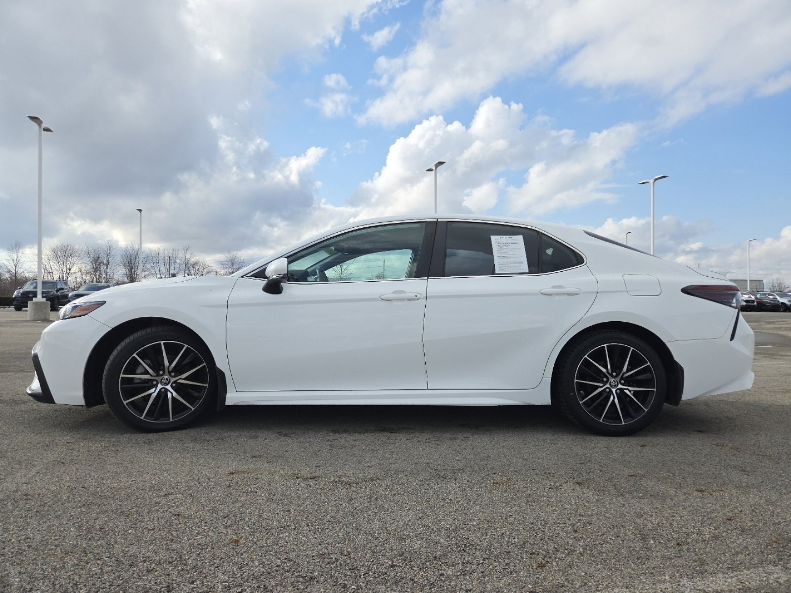 Used 2022 Toyota Camry SE image 17