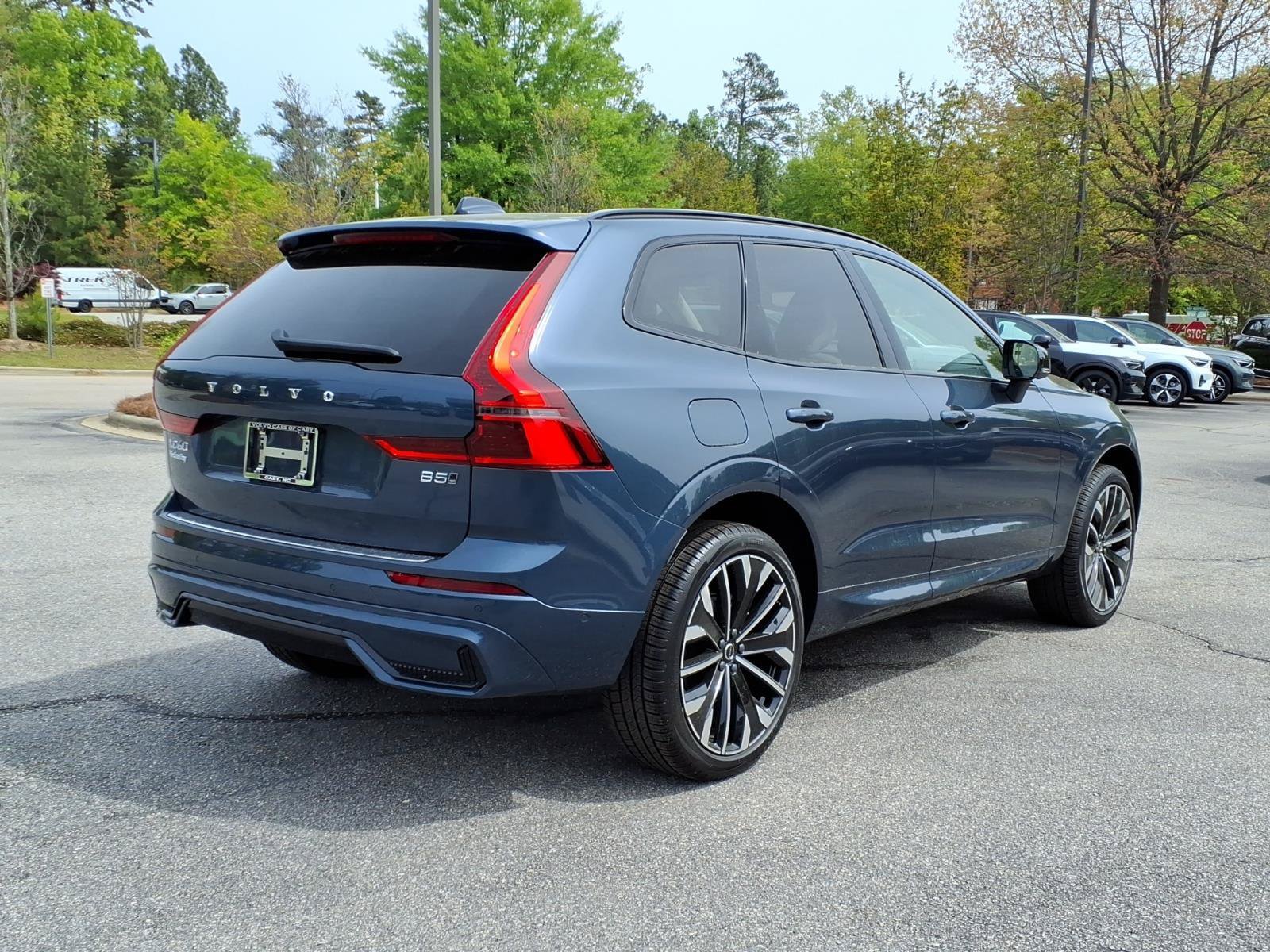 New 2026 Volvo XC60 B5 Ultra w/ Protection Package Premier AWD/4WD image 3