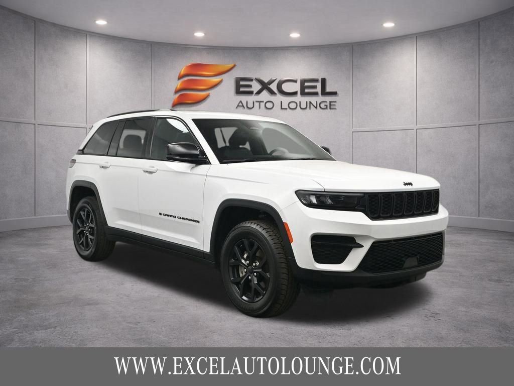 Used 2025 Jeep Grand Cherokee Altitude AWD/4WD image 11