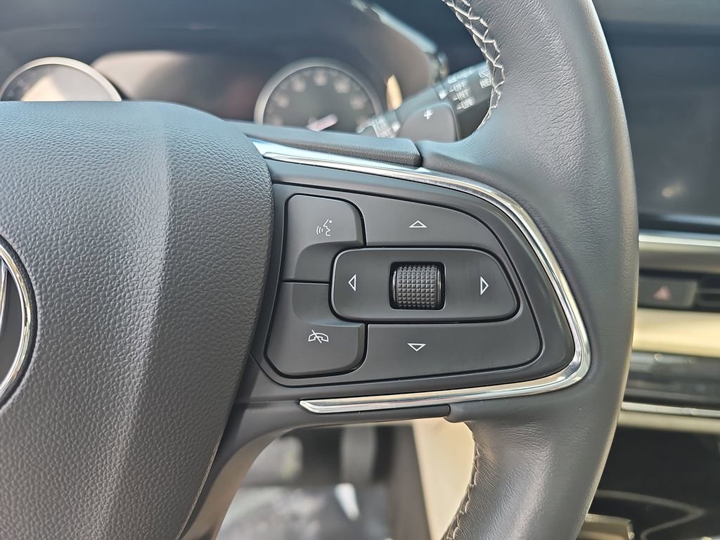 Used 2023 Buick Envision Avenir image 18