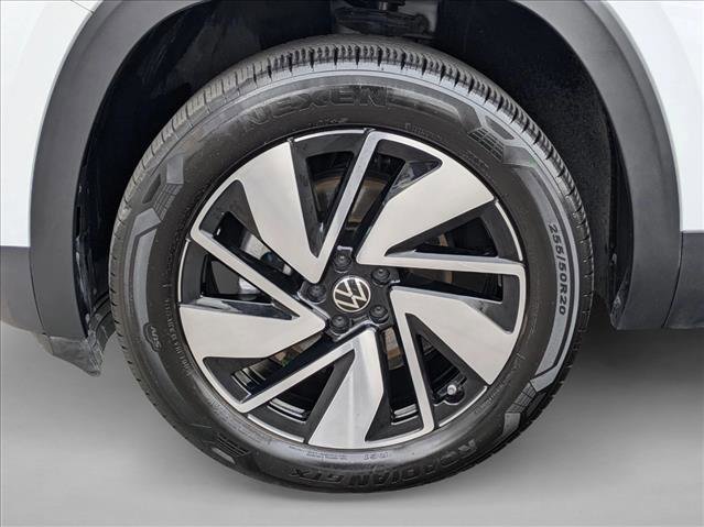 Used 2025 Volkswagen Atlas SE image 23
