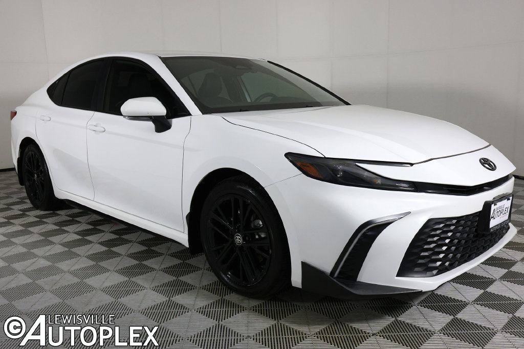Used 2025 Toyota Camry SE w/ Convenience Package FWD image 3