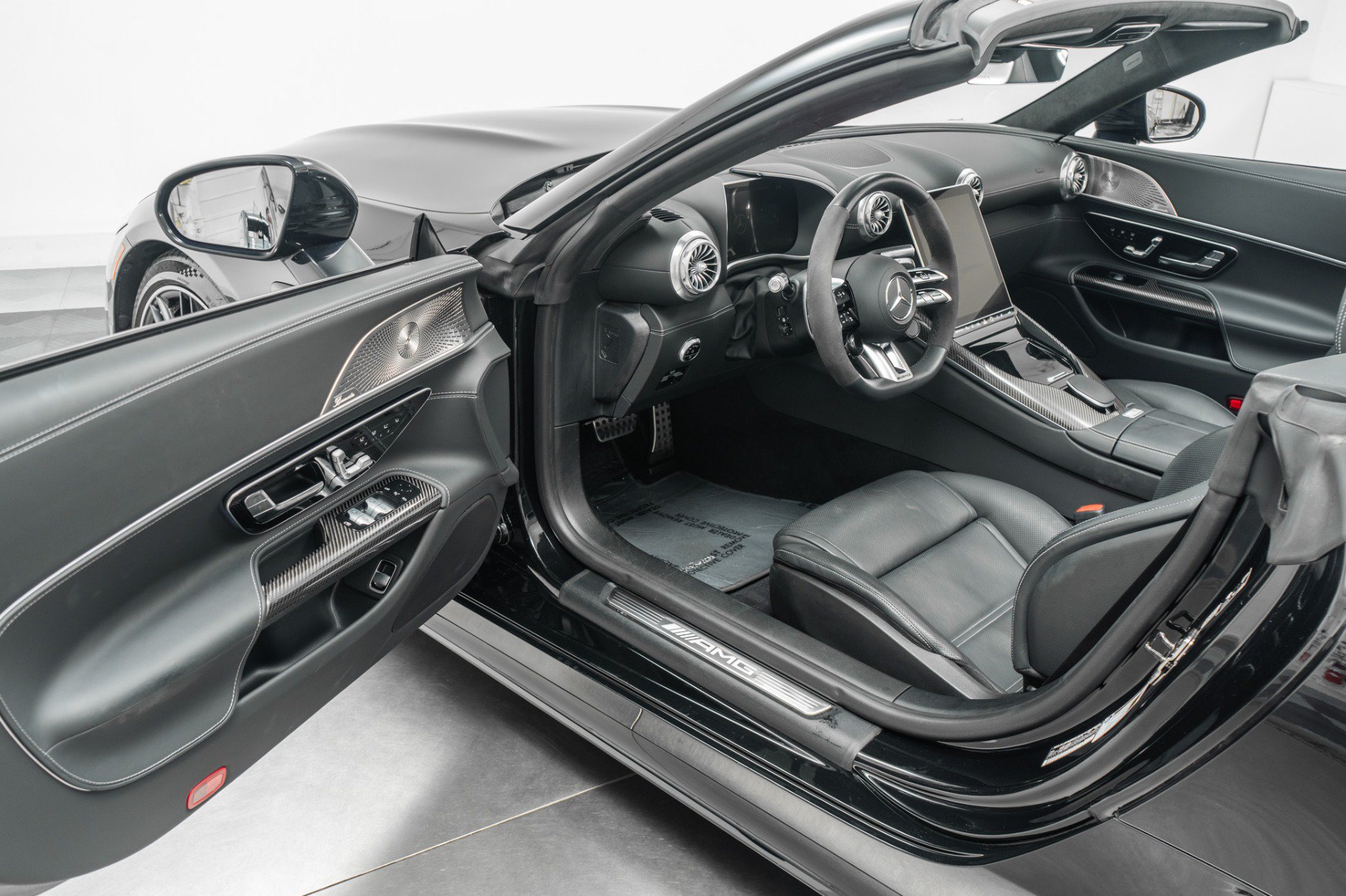 Used 2023 Mercedes-Benz SL 63 AMG 4MATIC image 23