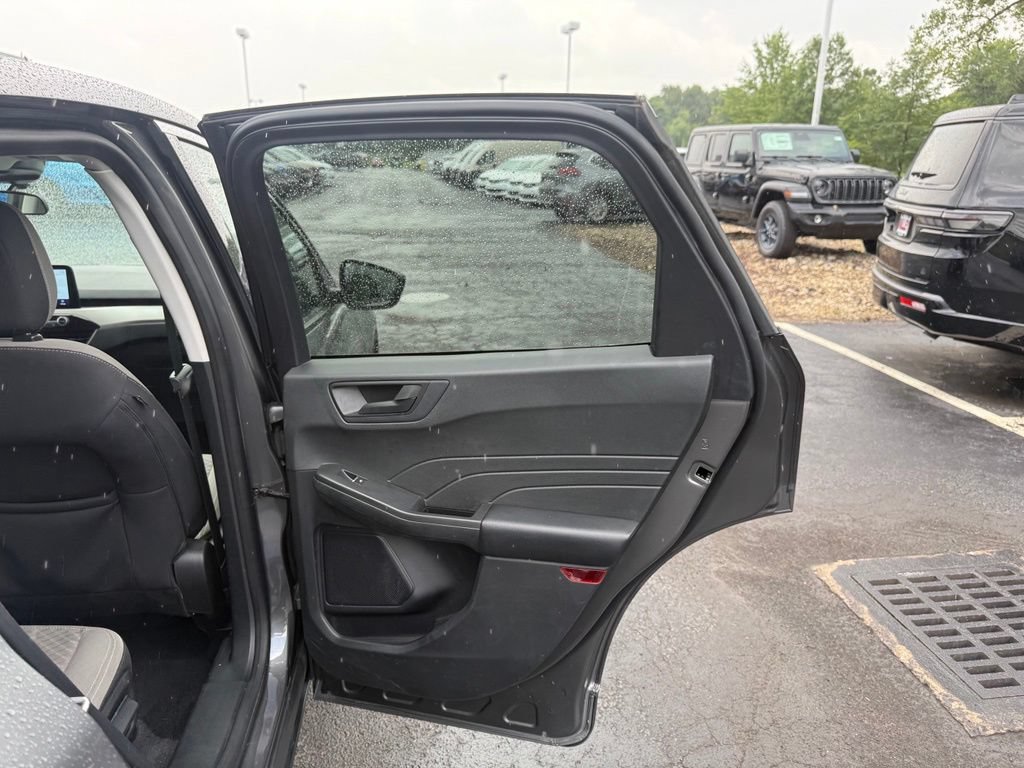Used 2022 Ford Escape SE w/ Convenience Package FWD image 41