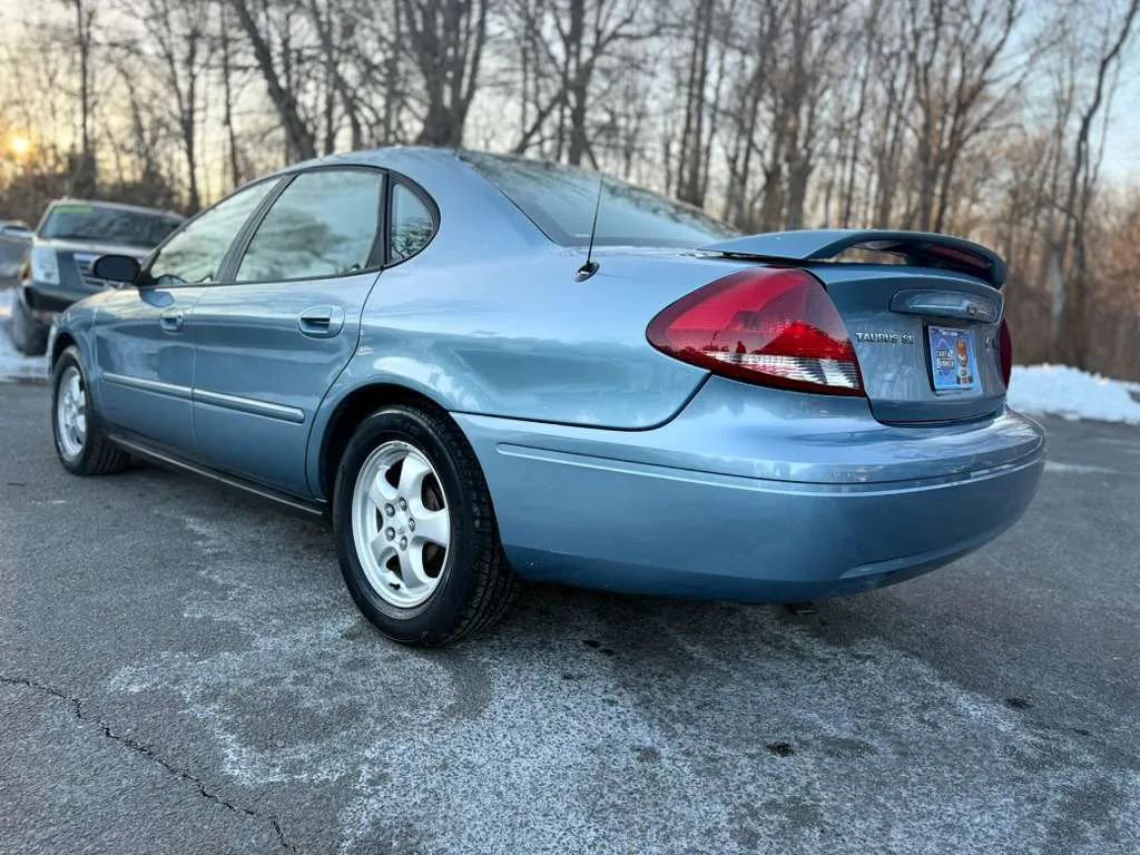 Used 2005 Ford Taurus SE FWD image 5