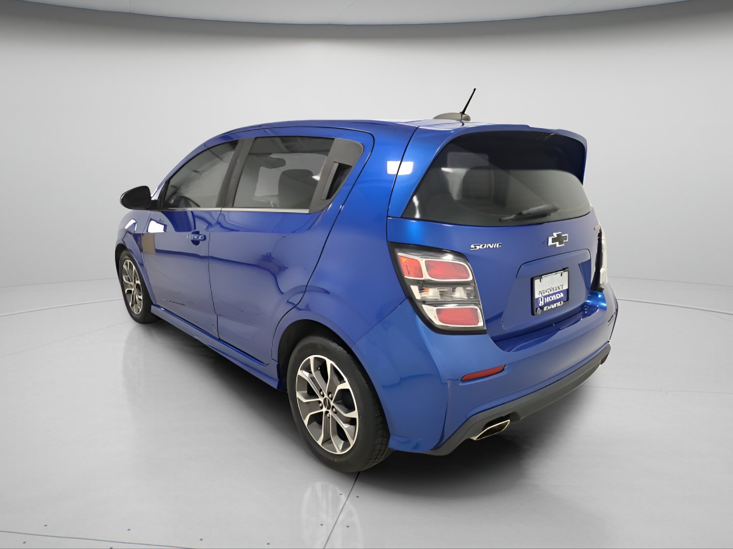 Used 2019 Chevrolet Sonic LT w/ Convenience Package FWD image 5