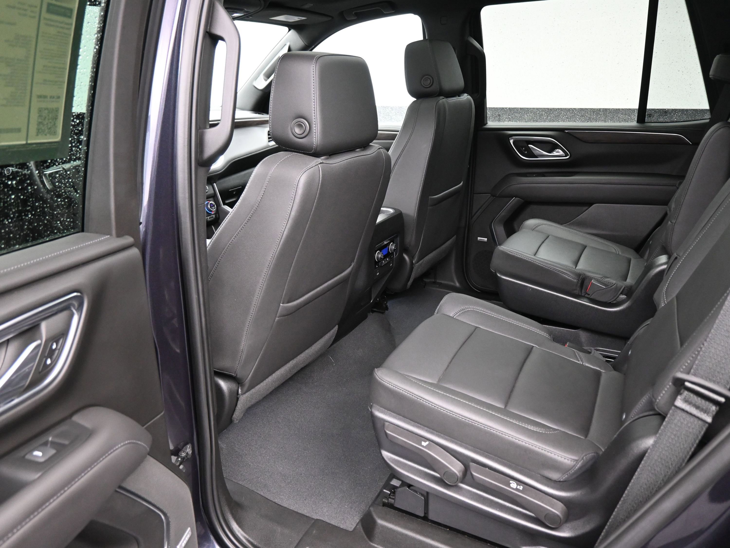 Used 2023 Chevrolet Tahoe Z71 w/ Luxury Package AWD/4WD image 18