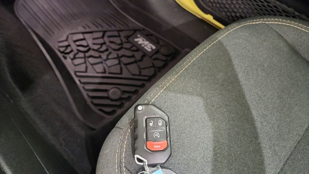 Used 2024 Jeep Wrangler Unlimited Sahara AWD/4WD image 19
