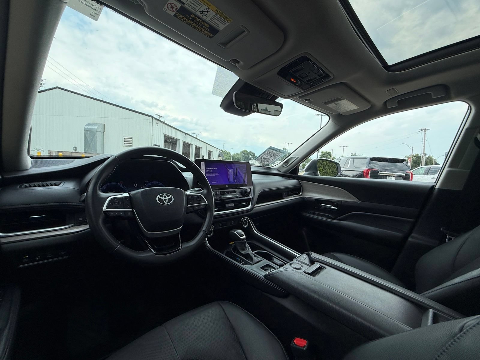 Used 2024 Toyota Grand Highlander AWD Hybrid image 17