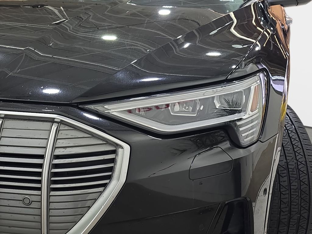 Used 2023 Audi e-tron Premium Plus w/ Premium Plus Package image 30