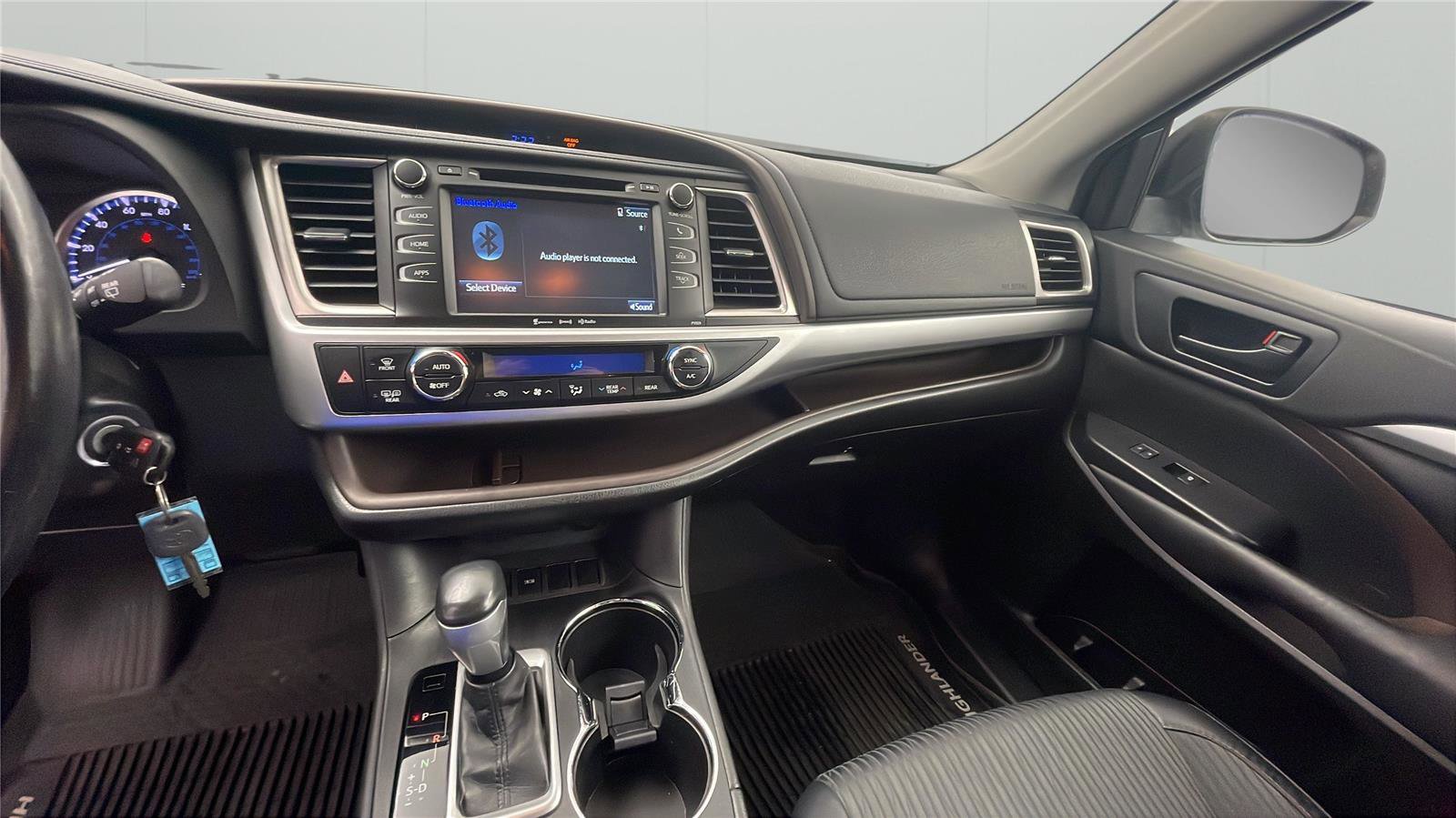 Used 2017 Toyota Highlander Plus FWD image 17