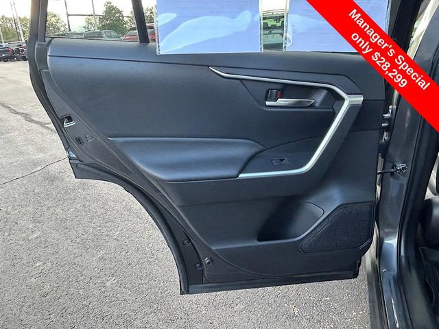 Used 2022 Toyota RAV4 XLE Premium image 23