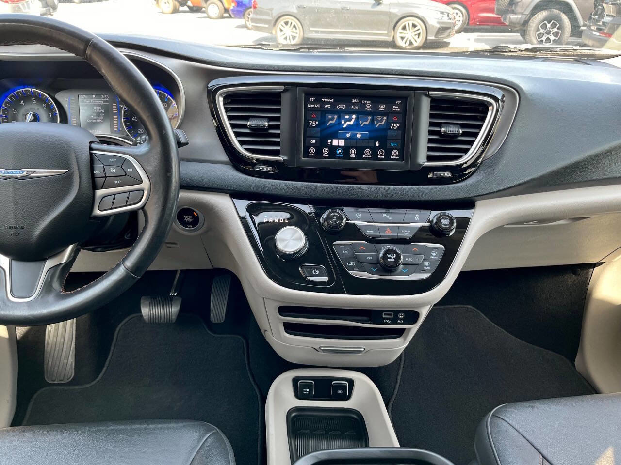 Used 2020 Chrysler Pacifica Touring-L image 25